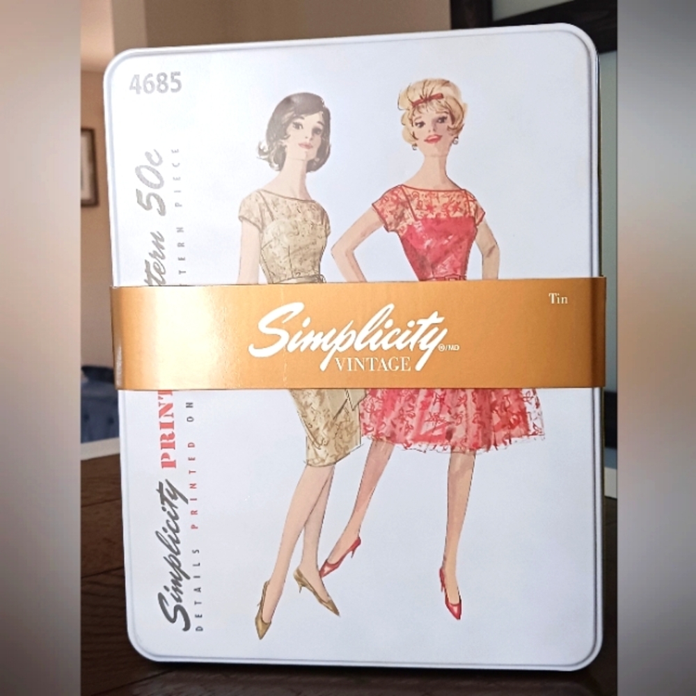 Simplicity Vintage Pattern Collectors Tin! New!🥰🪡🧵❤️